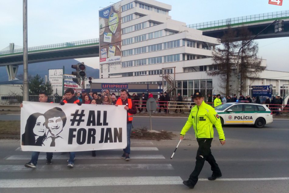 Sprievod za slušné Slovensko v Považskej: Zábery priamo z centra diania
