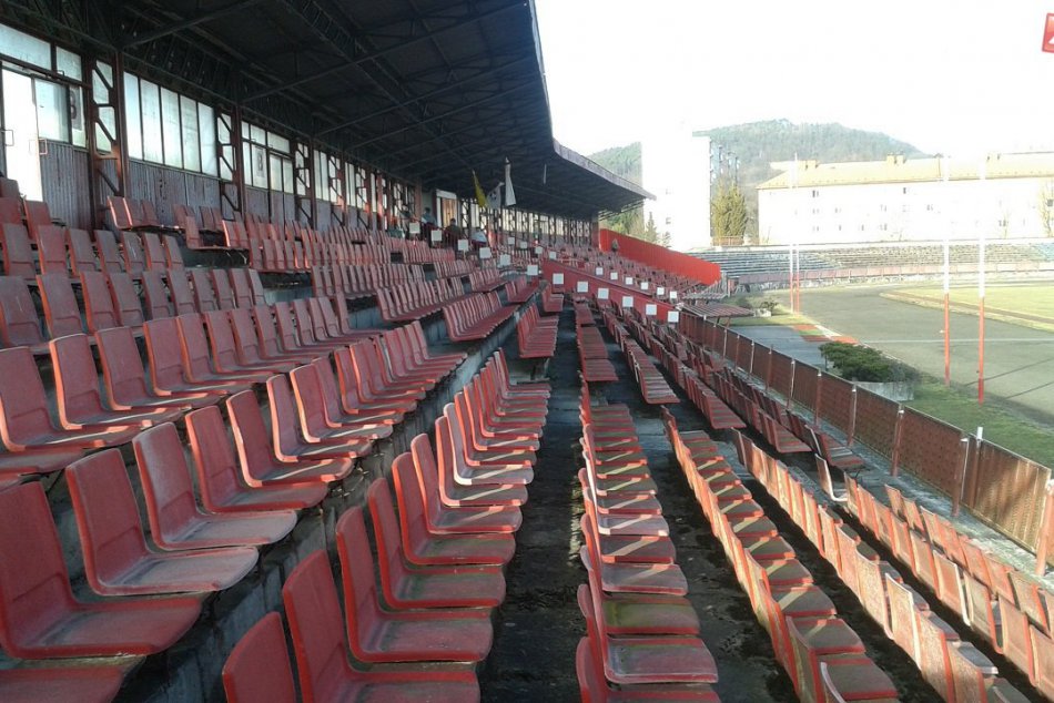 Futbalový štadión v Považskej Bystrici: Tento stav by už dlho trvať nemal