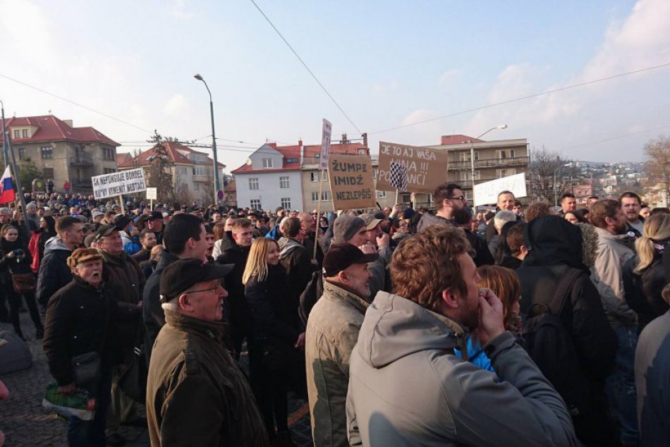Protest za vyslovenie nedôvery vláde