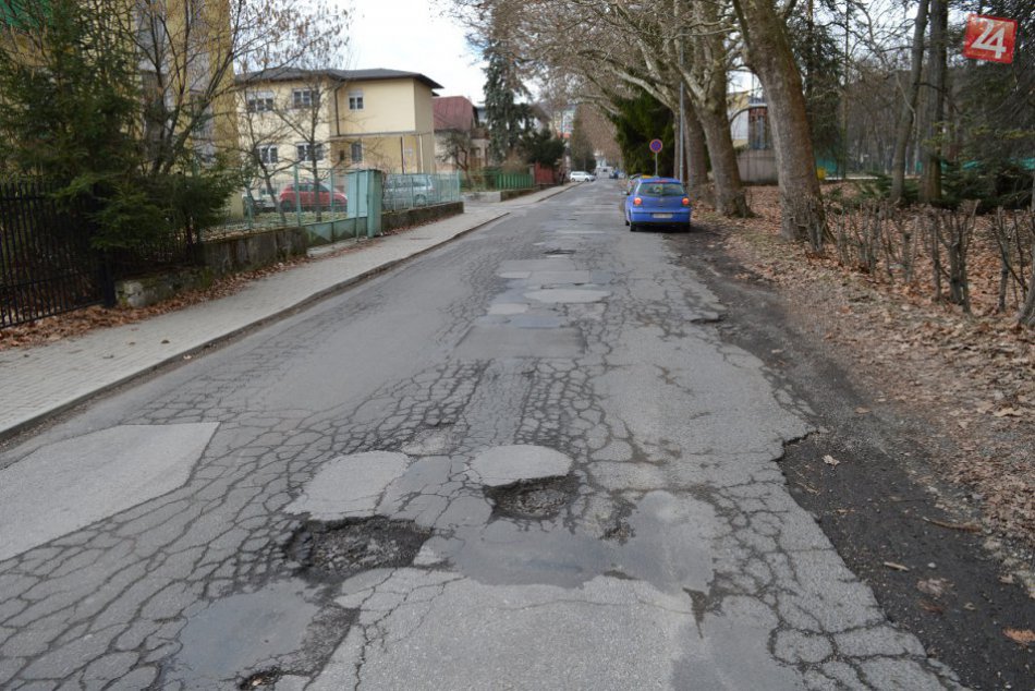 V OBRAZOCH: Bystrické chodníky a cesty čaká veľká obnova
