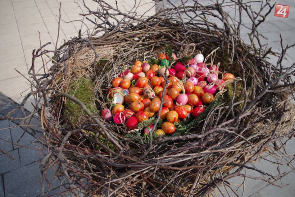 V OBRAZOCH: Michalovce rozkvitli do veľkonočnej krásy