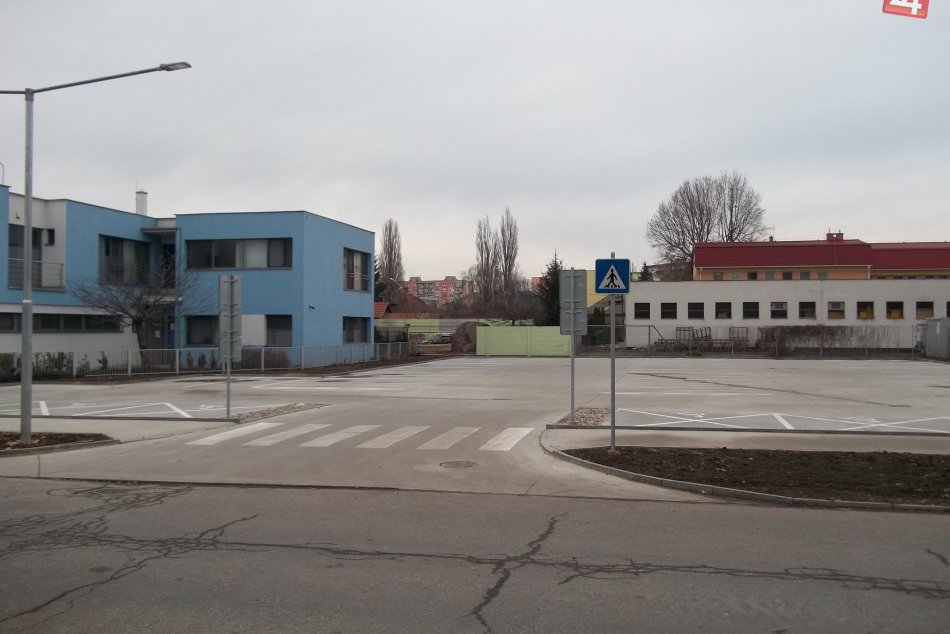 FOTO, Do polikliniky investujú tisíce: Pokračovať budú strechou