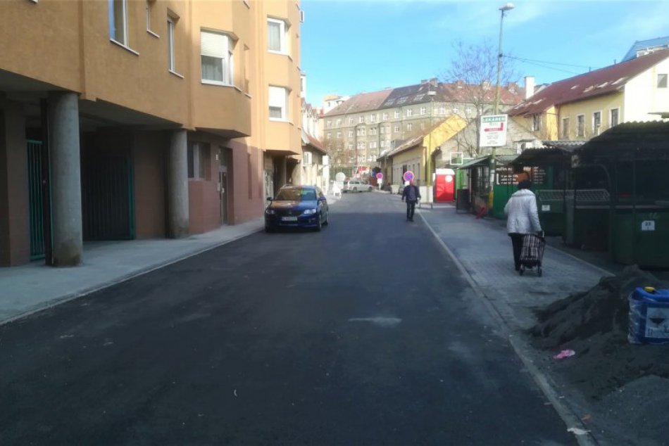 Vynovená Kyčerského ulica pri trhovisku Žilinská