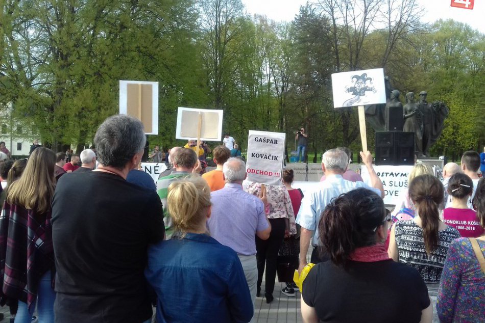 Protestné zhromaždenie v Humennom? Pozrite si ho vo VEĽKEJ FOTOGALÉRII