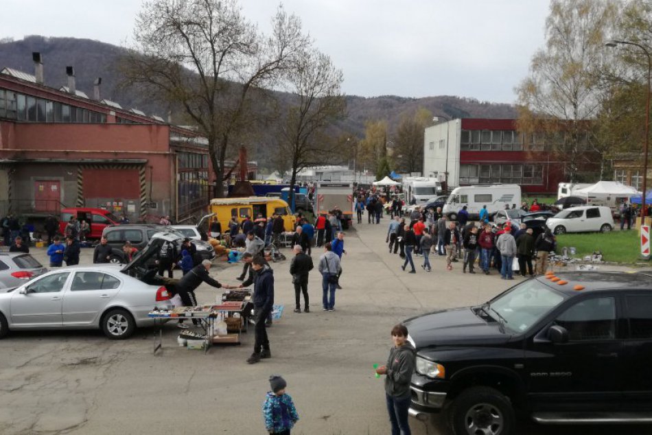 V OBRAZOCH: Bystričania obdivovali veterány. Nechýbali autá ani motorky