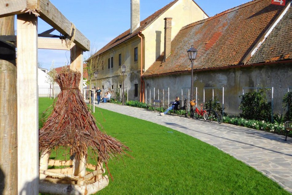 OBRAZOM: Jarný trnavský šat zlákal mnohých okoloidúcich.