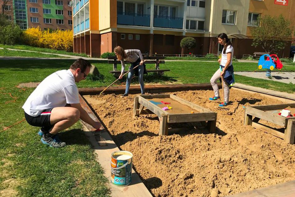 V OBRAZOCH: Známe ihrisko na Fončorde zažilo jarnú brigádu