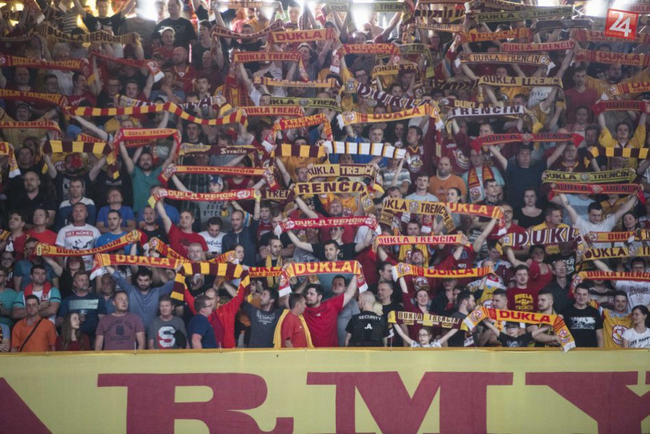 V obrazoch: Záverečný finálový zápas Dukla Trenčín a HC'05 iClinic Banská Bystri