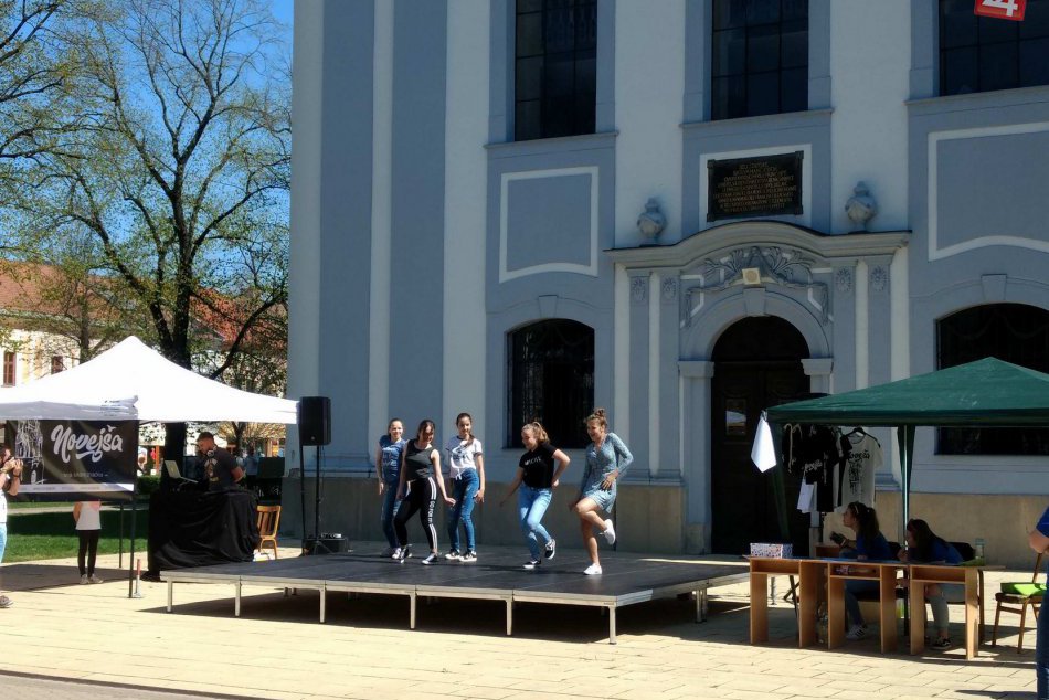 Pozrite si to na fotkách: Centrum Spišskej Novej Vsi ožilo tancom