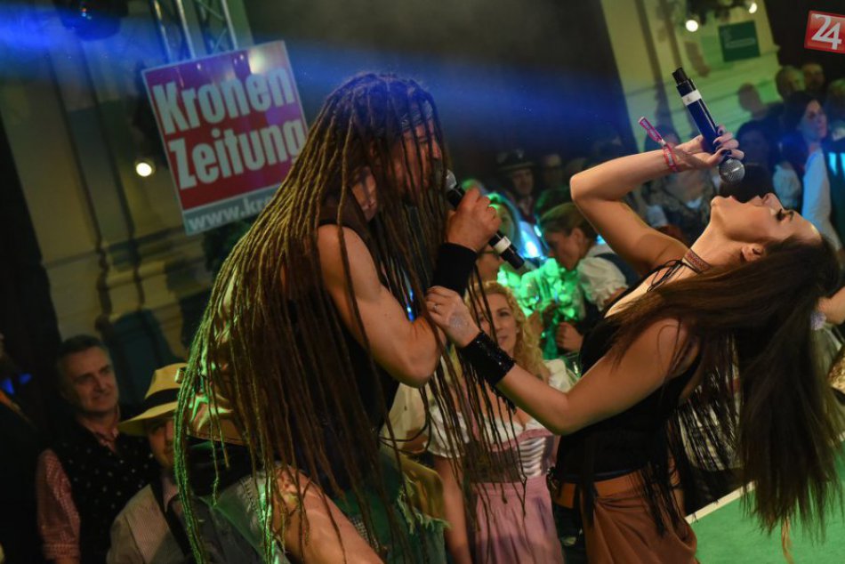 Fotky z archívu známej speváčky Niky Karch