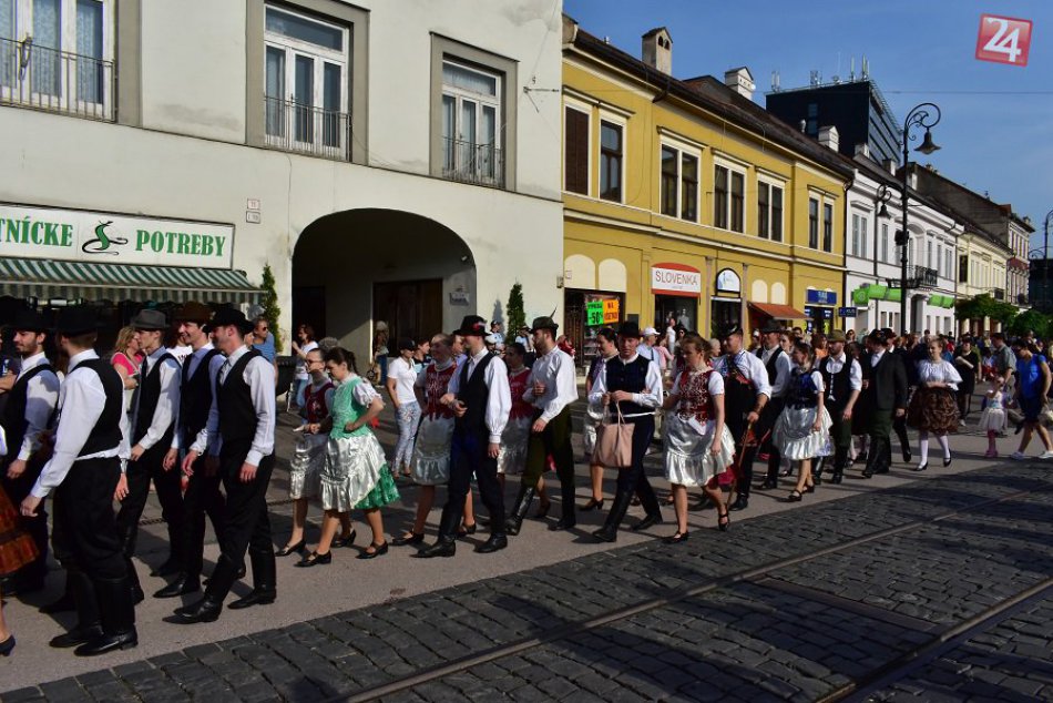 FOTOGALÉRIA: V Košiciach postavili máj za účasti spevu a tanca