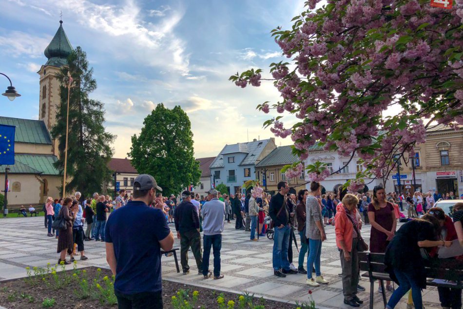 FOTO: Zhromaždenie za slušné Slovensko v Mikuláši