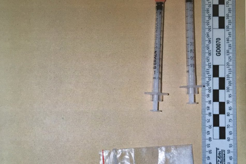 Juraja (25) prichytili pri krádeži v Nitre: Pri sebe mal aj injekčné striekačky