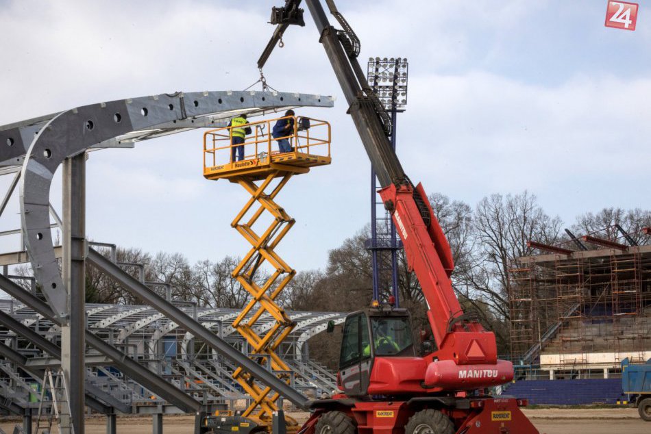 FOTO: Rekonštrukcia štadióna FC Nitra napreduje, trávnik chcú položiť koncom jún