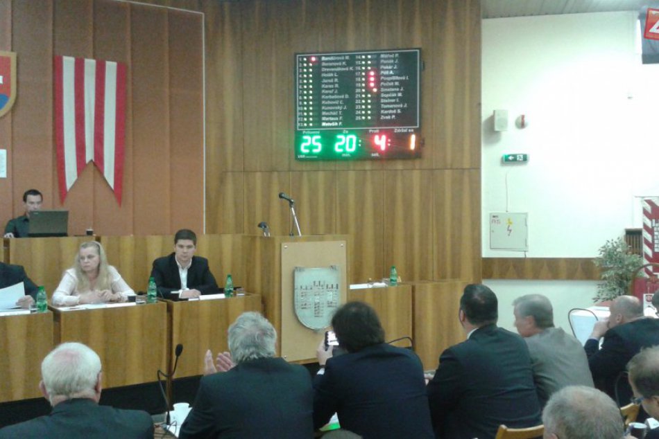Považskobystrickí poslanci rozhodli o predaji mestských budov: Kto ako hlasoval?