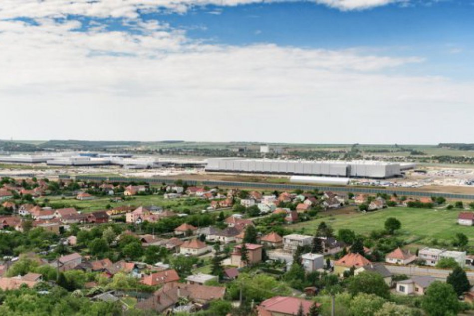 FOTO: V budúcom závode Jaguar Land Rover v Nitre je rušno, výstavba sa blíži ku 