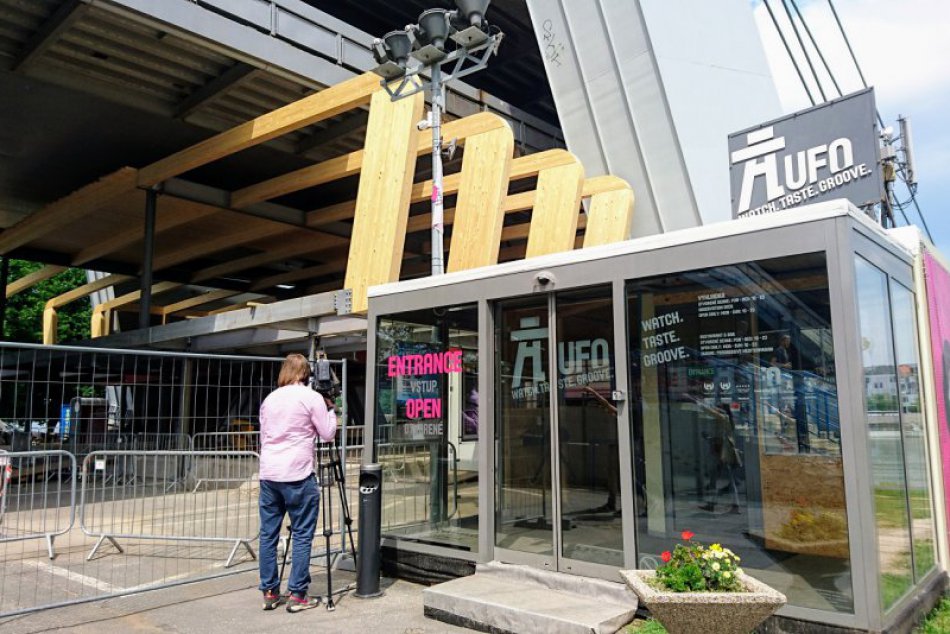 Kritizovaná výstavba pod Mostom SNP