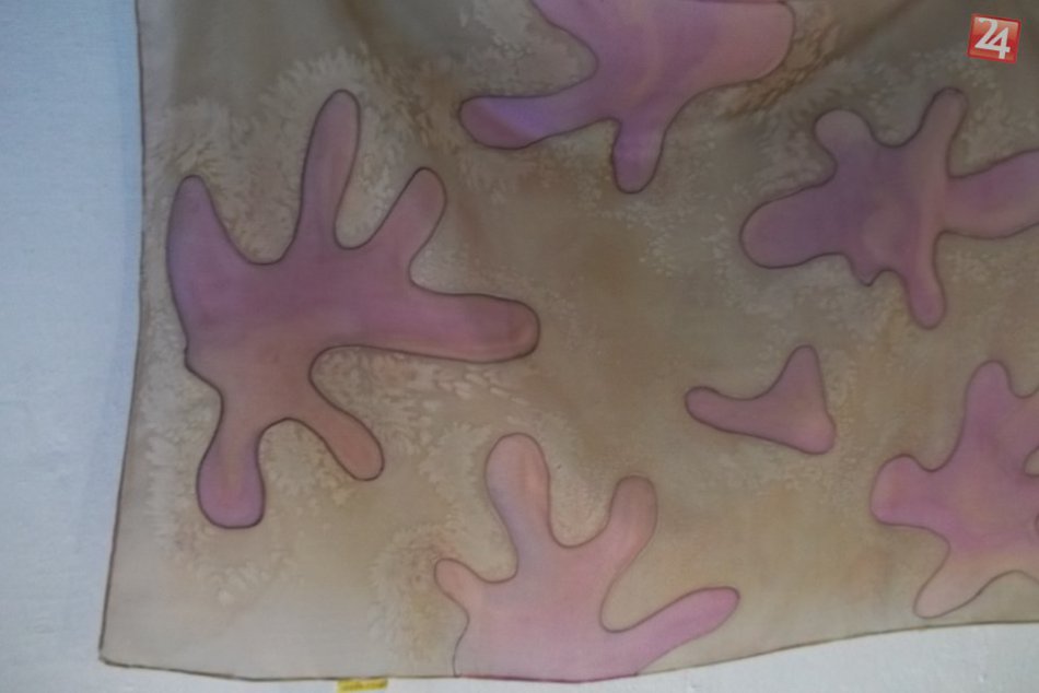 FOTO, Domček s pestrou výstavou: Gabriela Kodadová spojila hodváb so šperkom