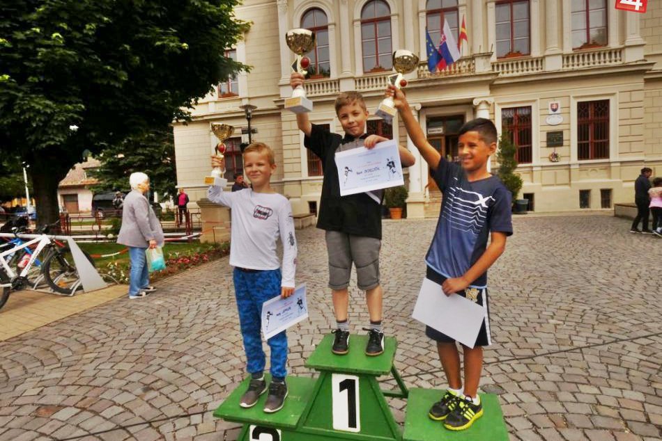 Obrazom: Dni mesta Dobšiná 2018 zahájili pouličným behom