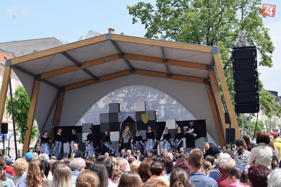 V obrazoch: Otvorenie Mierového námestia