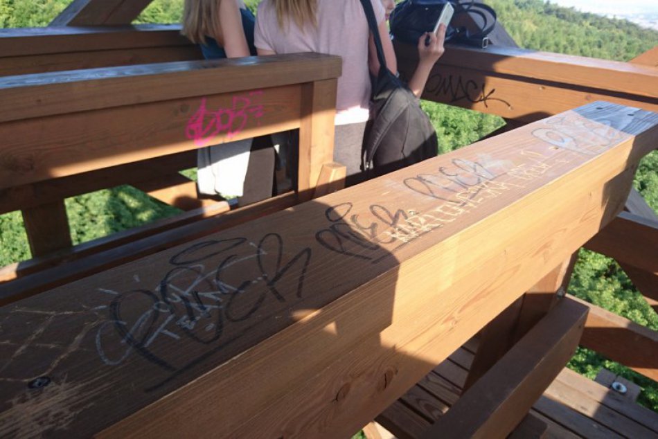 Čmáranice na rozhľadni pod Kamzíkom