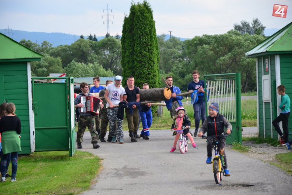 FOTKY zo známej dediny pri Spišskej: Vysokánsky máj tam stavali desiatky mužov