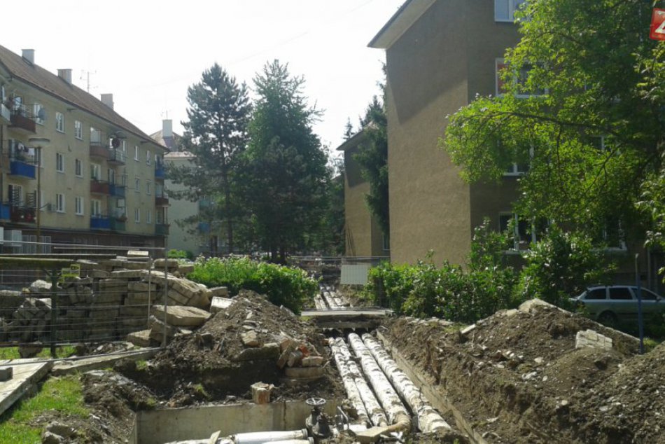 Pionierska ulica je rozkopaná: Pribúdajú nové parkoviská aj teplovody