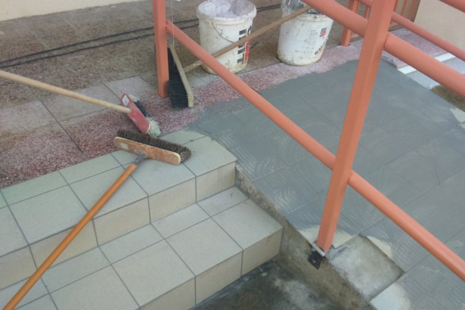 V OBRAZOCH: Opravy mestských budov