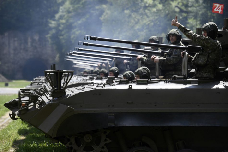 Odovzdanie zmodernizovaných bojových vozidiel pechoty