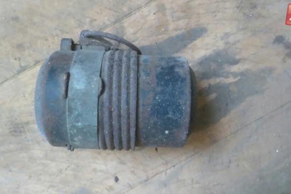 Takýto granát našiel Humenčan pri svojej chalupe