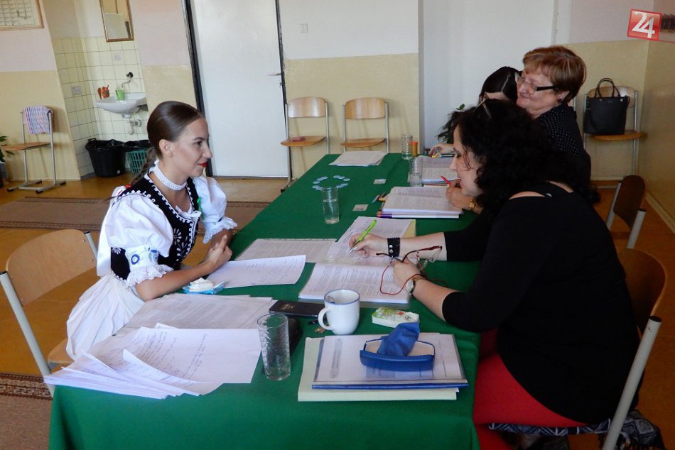 Maturita v Humennom? Martina sa pred komisiu posadila v kroji! FOTO