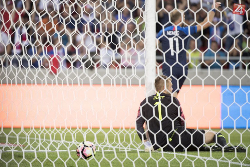 Slováci v prípravnom zápase remizovali s Holandskom pred vypredanou arénou