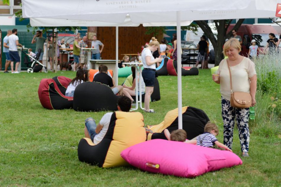 FOTO: Ľudí prilákal na námestie pod Zoborom Festival chutí a Jahodová Nitra