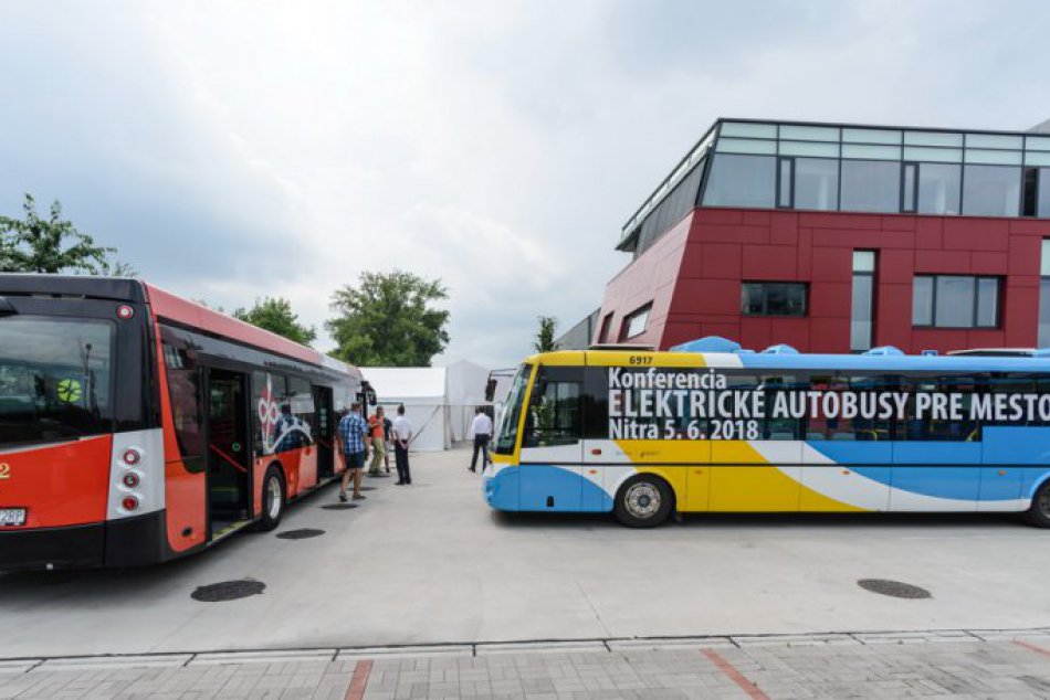 Verejná hromadná doprava trochu inak: FOTO z veľtrhu moderných autobusov v Nitre
