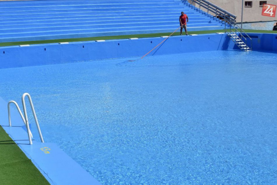 Obrazom z trebišovského kúpaliska: Prípravy na sezónu sú v plnom prúde