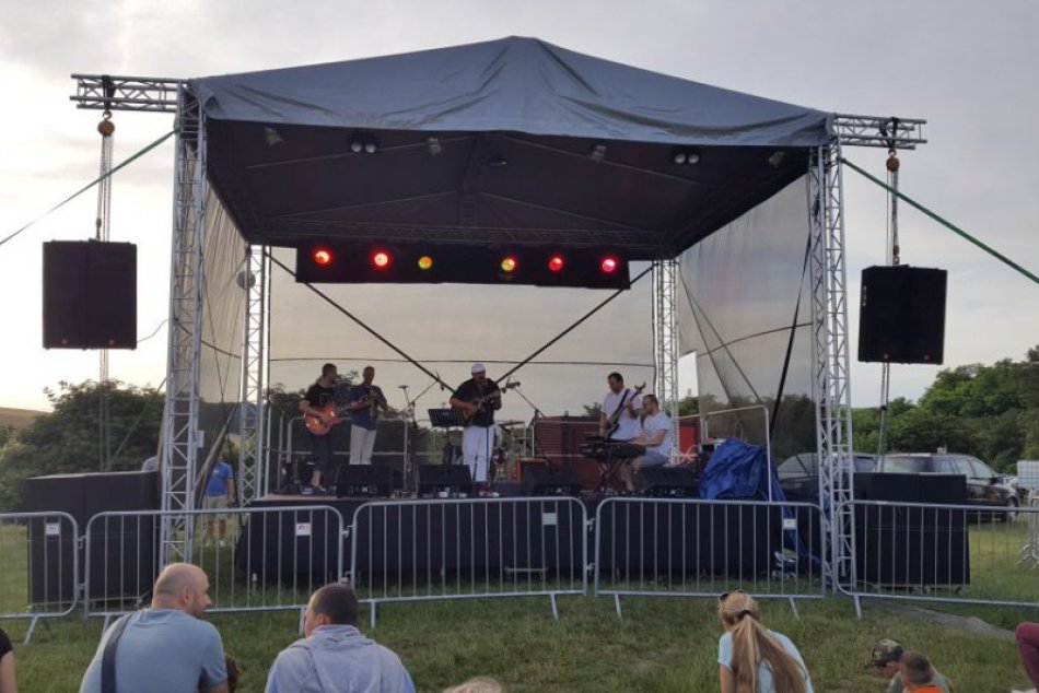 Vítanie leta vo vinici: Výborné víno, chutné jedlo a parádna muzika!