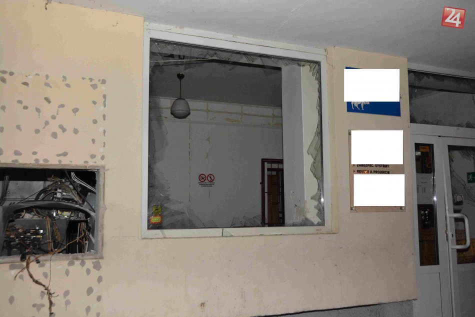 V OBRAZOCH: V Pliešovciach úradoval zlodej. Vlámal sa do bankomatu