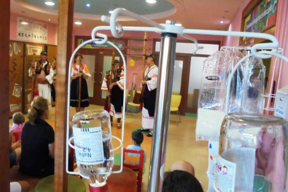 V OBRAZOCH: Medzi choré deti zavítali fujaristi