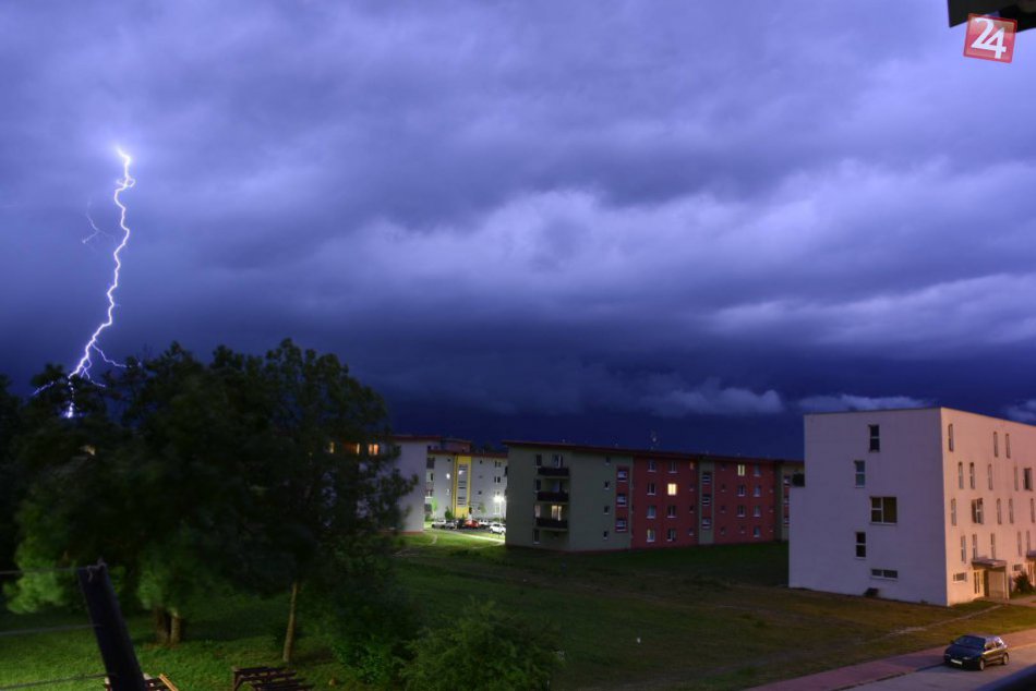 FOTO: Blesky na mikulášskej oblohe