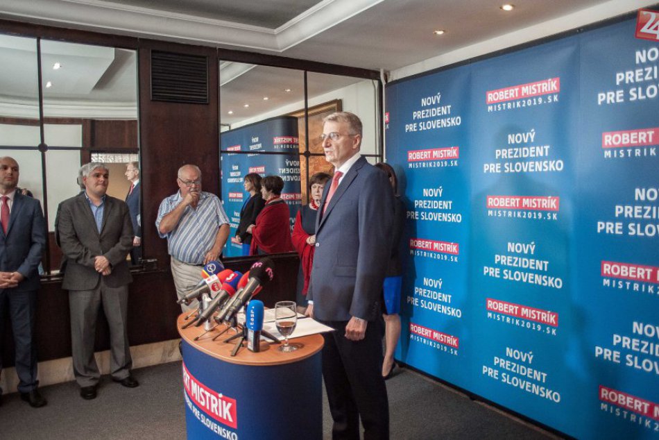 V OBRAZOCH: Kandidatúru na prezidenta SR ohlásil Robert Mistrík