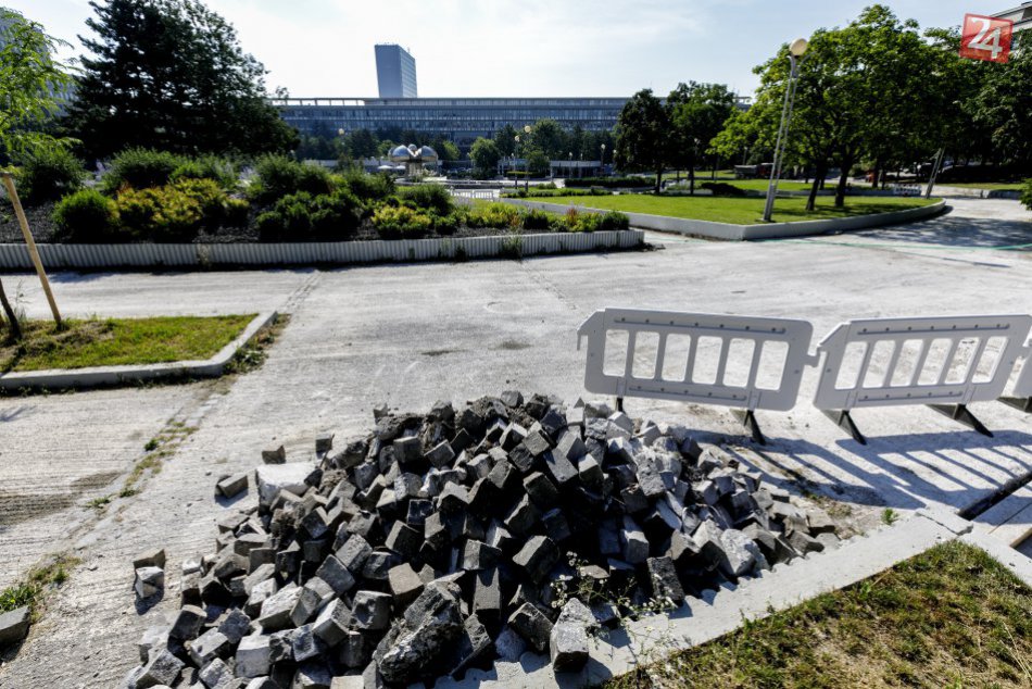 Práce na revitalizácii Námestia slobody (26. 6. 2018)