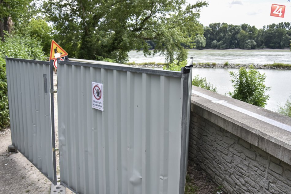 Práce na protipovodňovej bariére