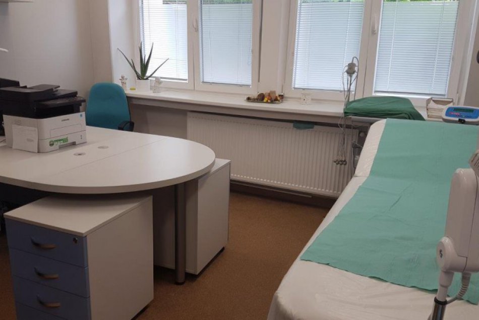 Do Šale zavítali krajskí poslanci: Navštívili aj polikliniku, FOTO