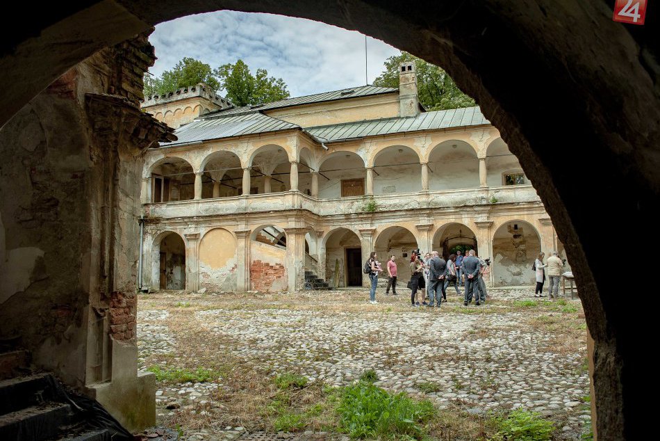 V OBRAZOCH: Rekonštrukcia kaštieľa Radvanských v Banskej Bystrici