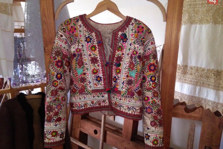 V OBRAZOCH: Na výstavu do Taiwanu putuje 12 miestnych krojov