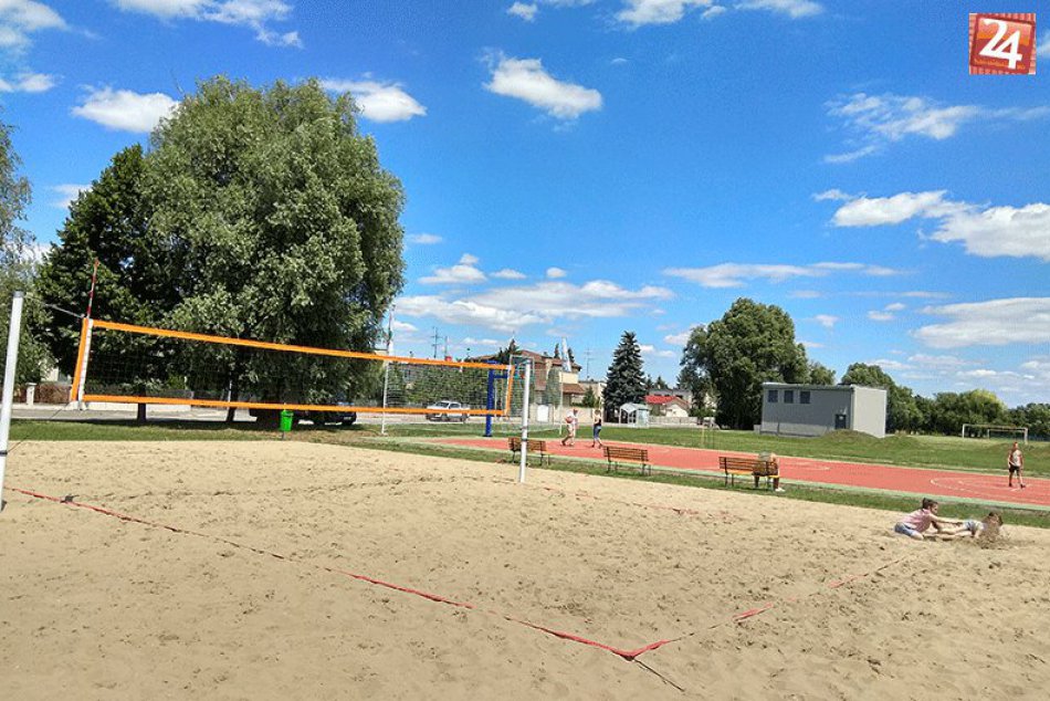 Nové ihriská na basketbal a plážový volejbal v Nových Zámkoch