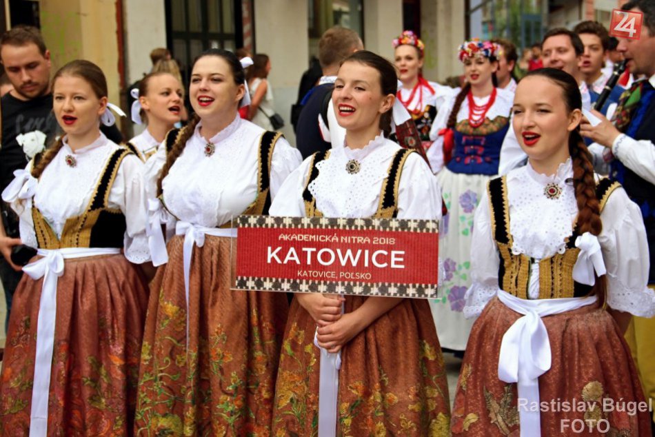 Akademickú Nitru zavŕšil sprievod folklórnych súborov
