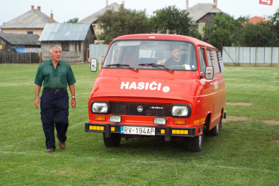 Obrazom: Desiatky dobrovoľných hasičov v okolí Silice