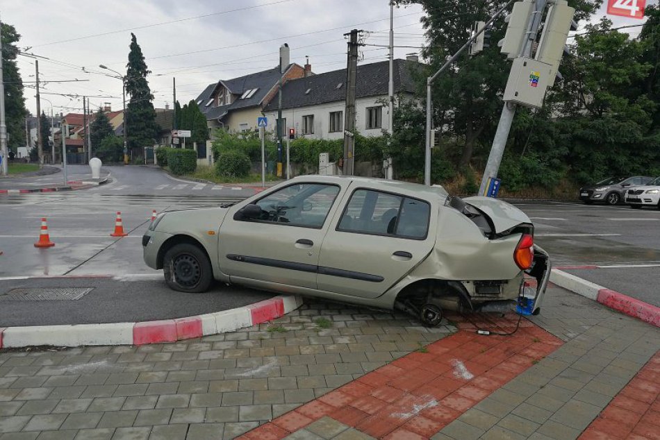 Nehoda v Mlynskej doline a pri Budmericiach