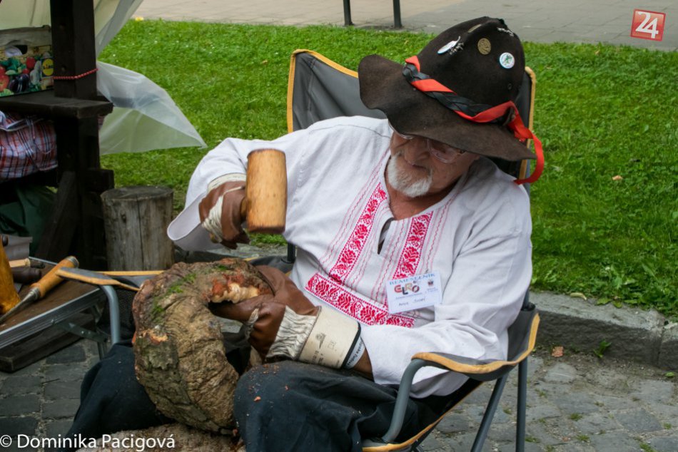 Antonovi Suchému učarovala práca s drevom: Vyrába tradičné črpáky